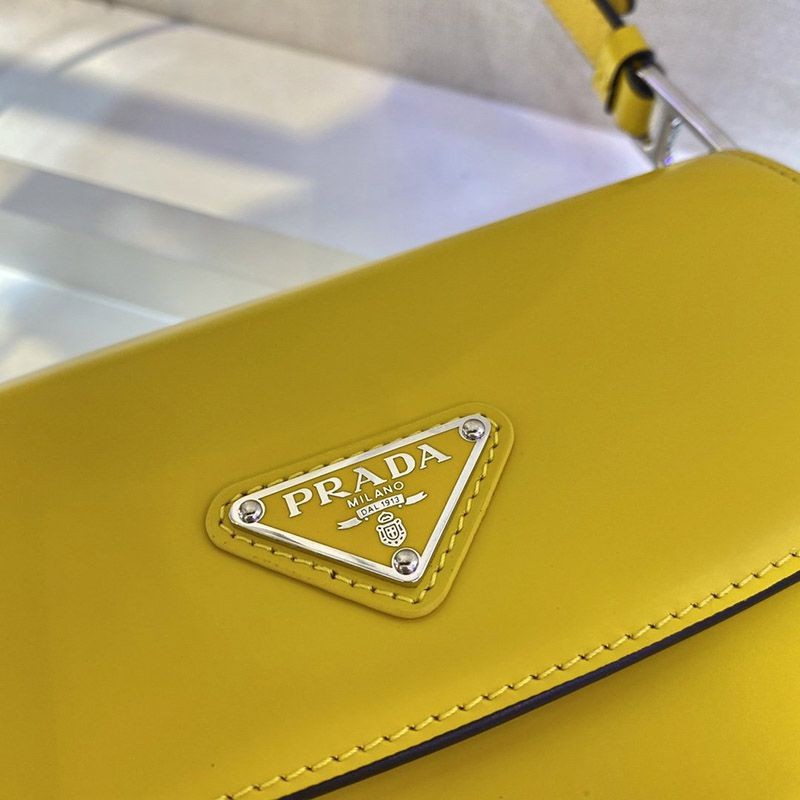 《大人気》プラダ★フラップ付きクレオショルダーバッグ コピー puy98195N級品
