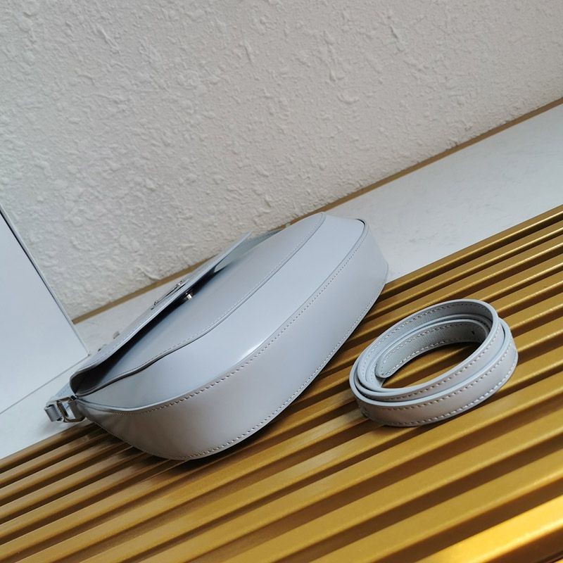 可愛い プラダ★フラップ付きクレオショルダーバッグ コピー pum64421激安送料無料