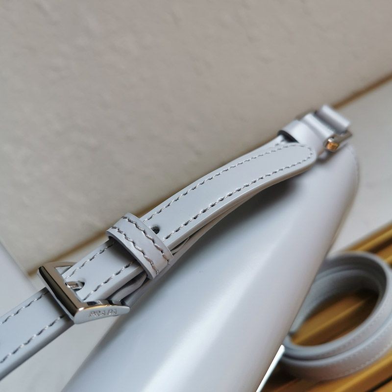 可愛い プラダ★フラップ付きクレオショルダーバッグ コピー pum64421N級品