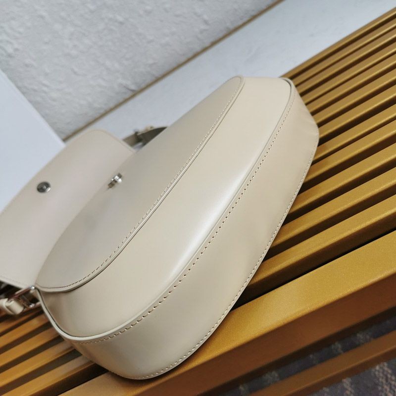 ★日本!!人気！プラダ★フラップ付きクレオショルダーバッグ コピー puf06475代引きを販売