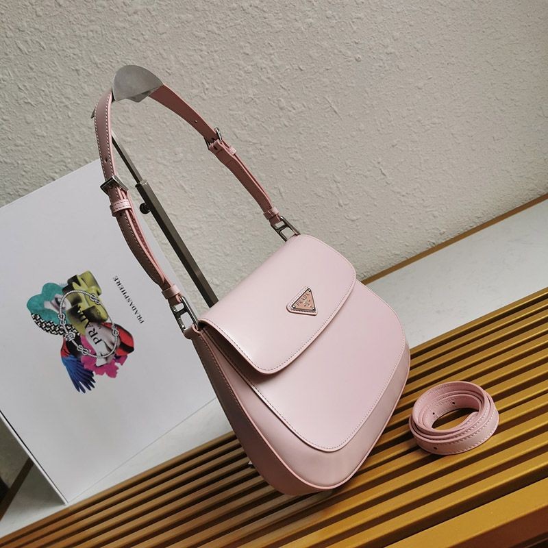 大人気！プラダ★フラップ付きクレオショルダーバッグ コピー puo52658通販