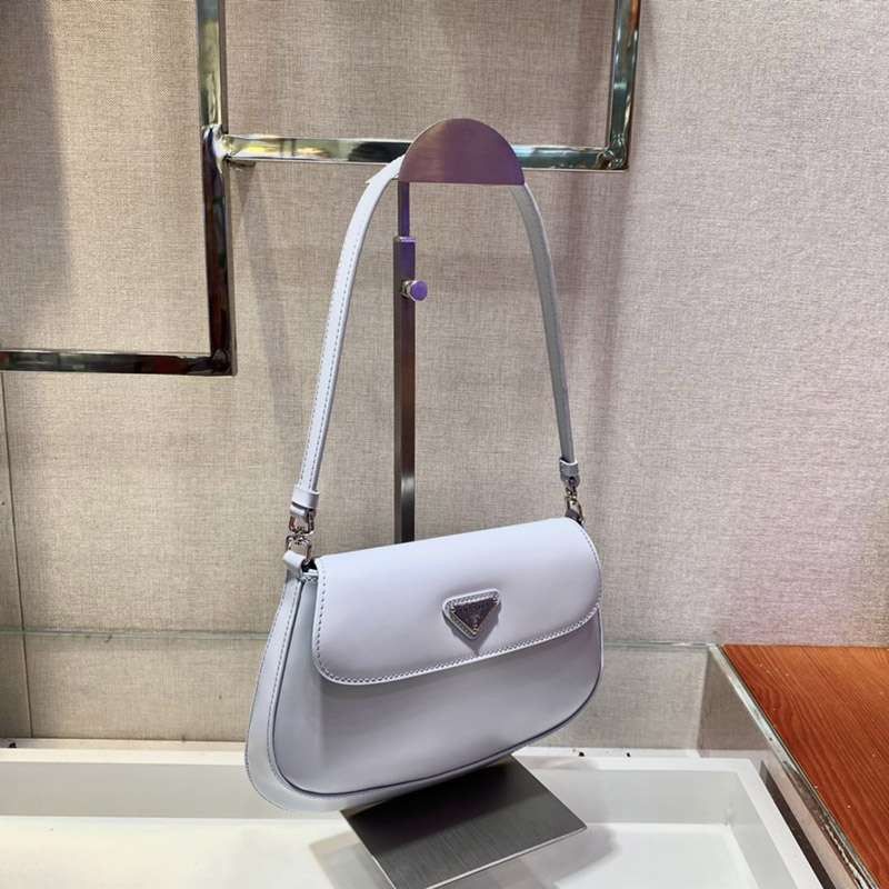 人気♡プラダ フラップ付きクレオショルダーバッグ コピー puh92450高い品質