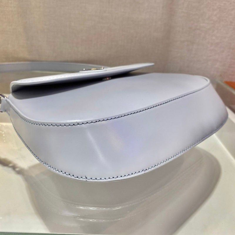 人気♡プラダ フラップ付きクレオショルダーバッグ コピー puh92450代引きを販売