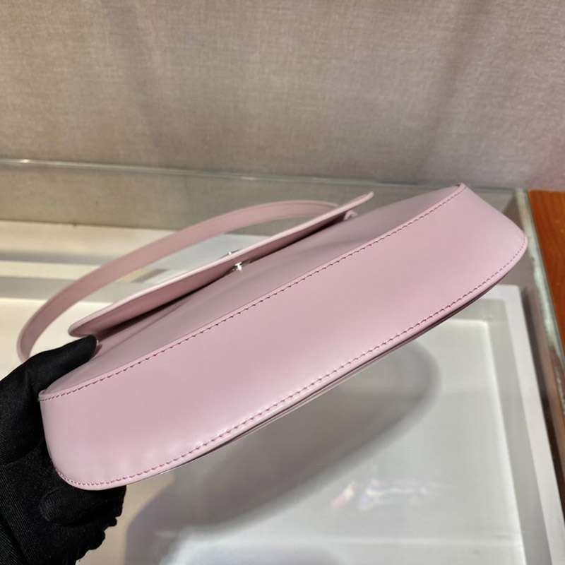 信用第一プラダ コピーフラップ付きクレオショルダーバッグ puf36101最高級
