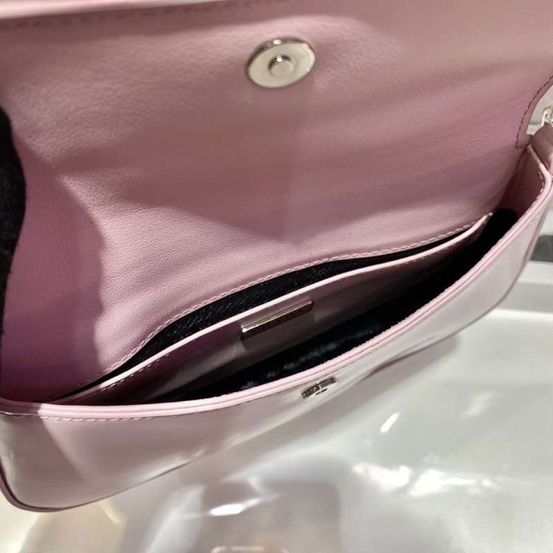 信用第一プラダ コピーフラップ付きクレオショルダーバッグ puf36101N級品