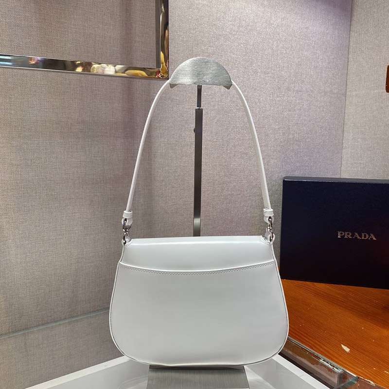 人気急上昇 プラダ★フラップ付きクレオショルダーバッグ 偽物 puh01847高い品質
