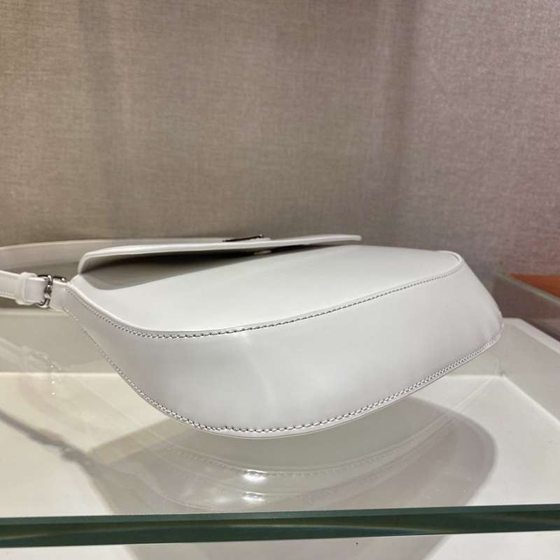 人気急上昇 プラダ★フラップ付きクレオショルダーバッグ 偽物 puh01847N級品