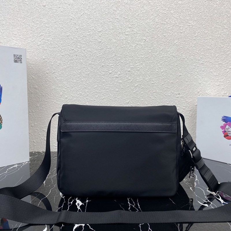 定番人気 プラダ 軽量ナイロンショルダーバックスーパーコピー puy71349激安送料無料