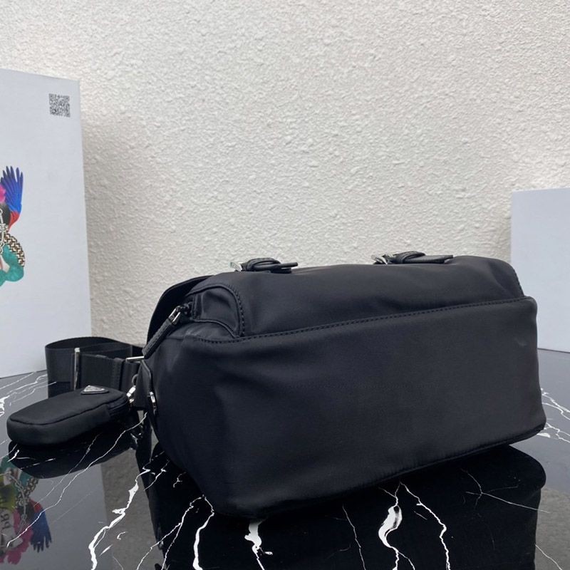 定番人気 プラダ 軽量ナイロンショルダーバックスーパーコピー puy71349高い品質