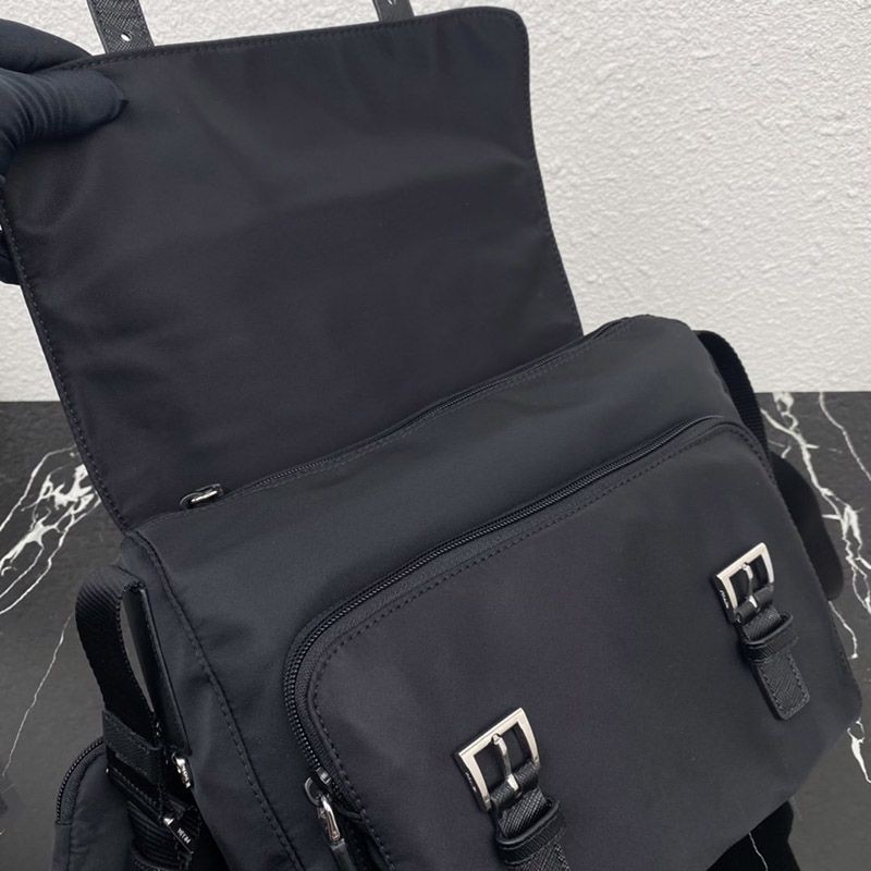 定番人気 プラダ 軽量ナイロンショルダーバックスーパーコピー puy71349N級品