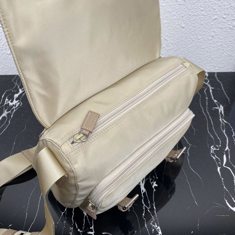 入手困難 プラダ★セール！軽量ナイロンショルダーバック偽物♪ puy12331N級品