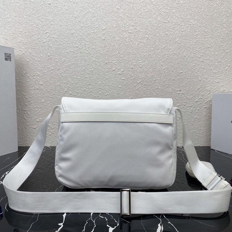 送料込 プラダ★セール！軽量ナイロンショルダーバックコピー♪ 1BD953激安送料無料