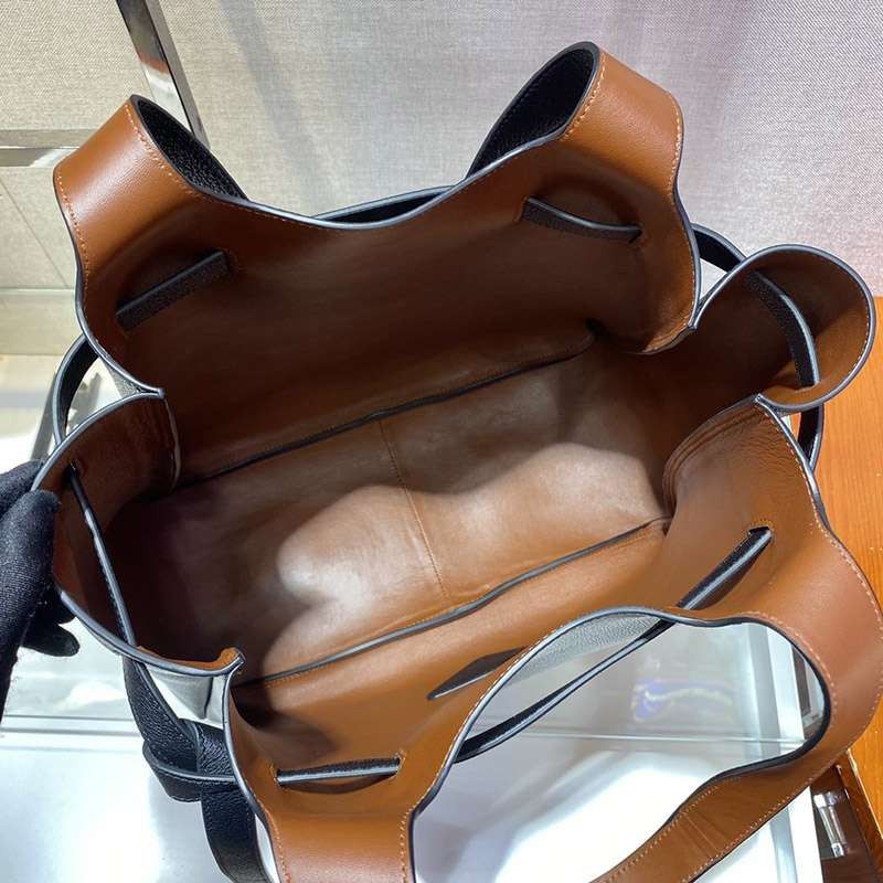 ☆超人気☆信用第一プラダ カーフ ハンドバッグ スーパーコピー 1BG339代引きを販売