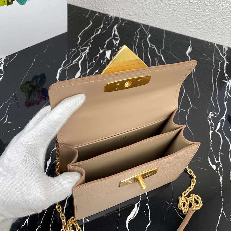 入手困難 プラダ ショルダーバッグ スーパーコピーN級品 puh99062代引きを販売