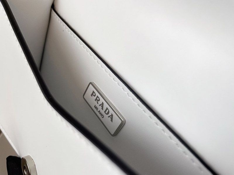 大人気!!最高な材質プラダレザーショルダーバッグ 【追跡付】 pum25599品質保証