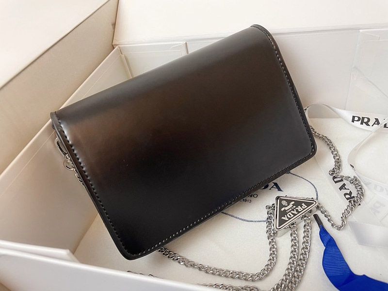 大人気♪プラダレザーショルダーバッグ 【追跡付】 puw94915高い品質
