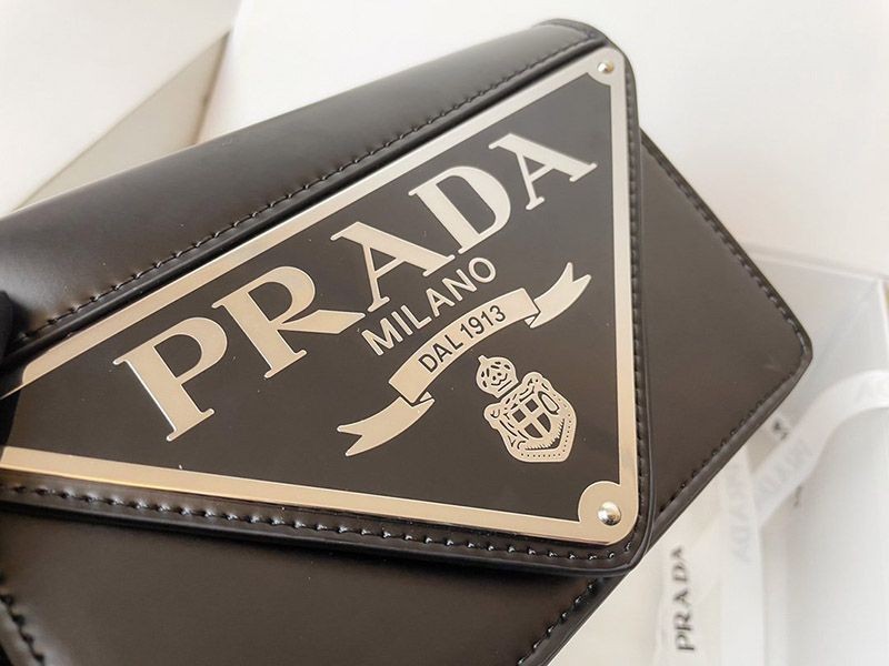大人気♪プラダレザーショルダーバッグ 【追跡付】 puw94915N級品