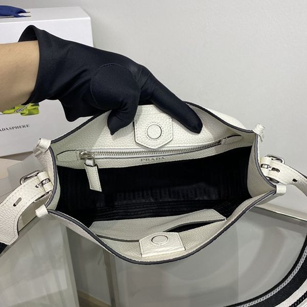 ブティック♪プラダ コピー メタルレターロゴ レザーホーボーバッグ pua14370人気