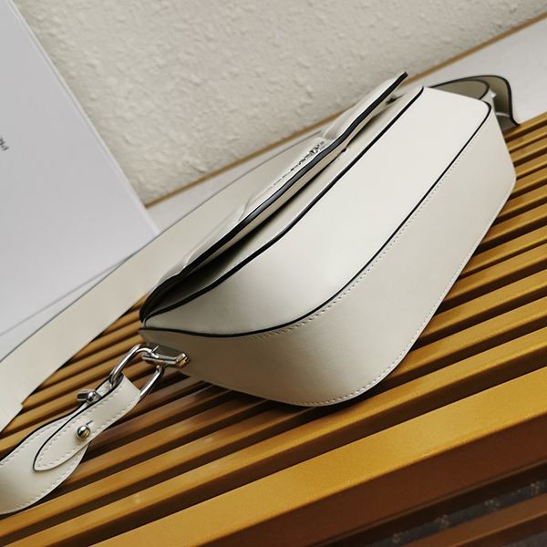 セレブ多数愛用プラダ◆サフィアーノ レザー ショルダーバッグ バッグ コピー 鞄 puc62639激安送料無料