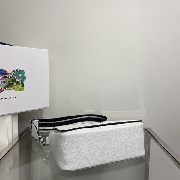 すぐ届 プラダ レタリングロゴ レザー ショルダーバッグ コピー puc97248N級品