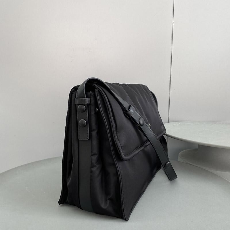 春もの新作 プラダ ナイロン ショルダーバック 偽物 pud10383N級品