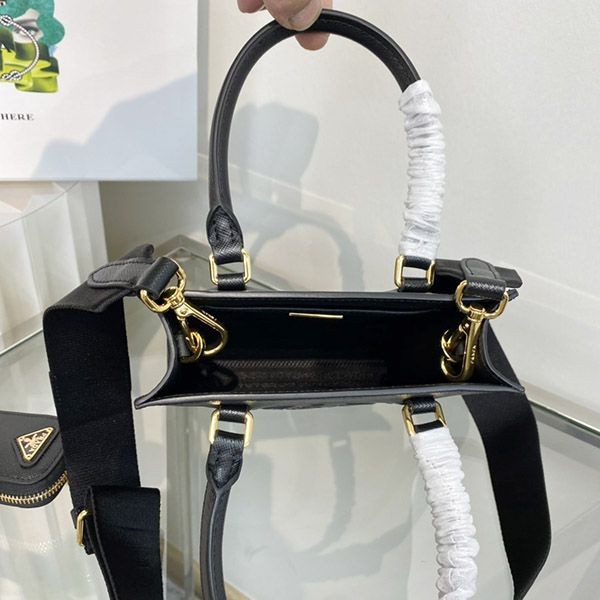 ☆超人気☆お洒落に♪プラダ レザー ショルダーバック スーパーコピーN級品 puf94585品質保証
