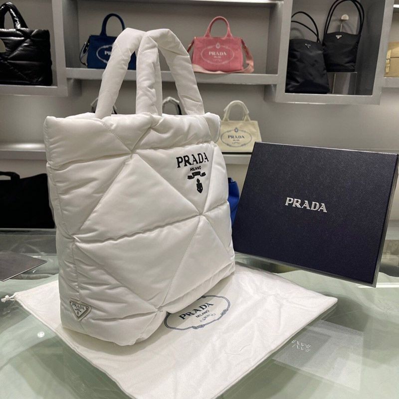 秋冬新作【プラダ】パデッド Re Nylon コピートートバッグ リナイロン pug24528通販