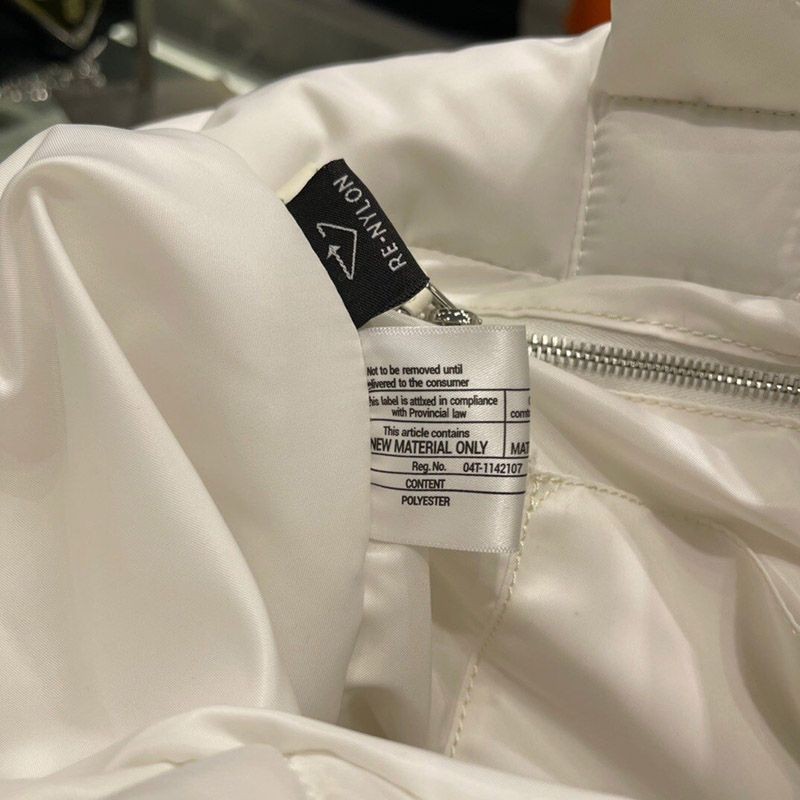 秋冬新作【プラダ】パデッド Re Nylon コピートートバッグ リナイロン pug24528代引きを販売