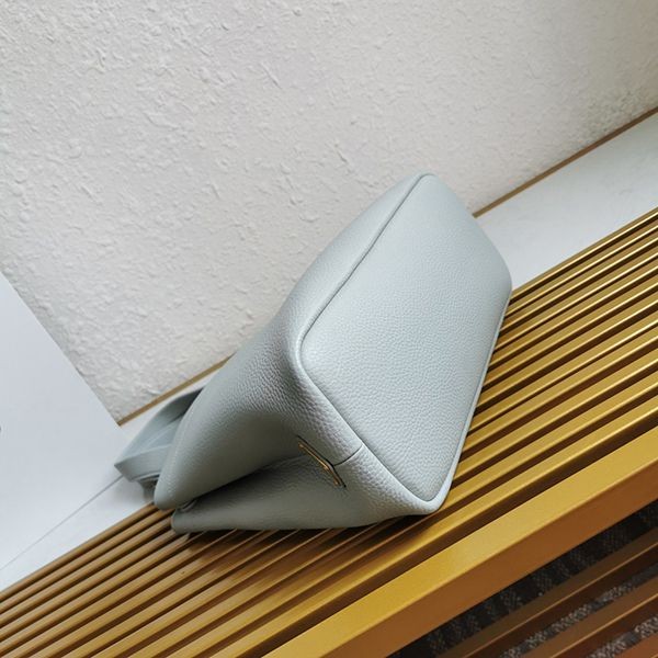 人気急上昇プラダ コピー ミディアム レザー ロゴ トートバッグ 1BG384 puh47008激安送料無料