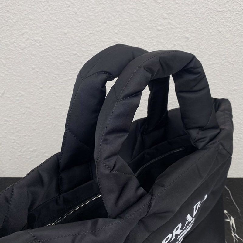 一目惚れ♪【プラダ】パデッド Re Nylon コピートートバッグ リナイロン★VERY雑誌付録 puh73084N級品