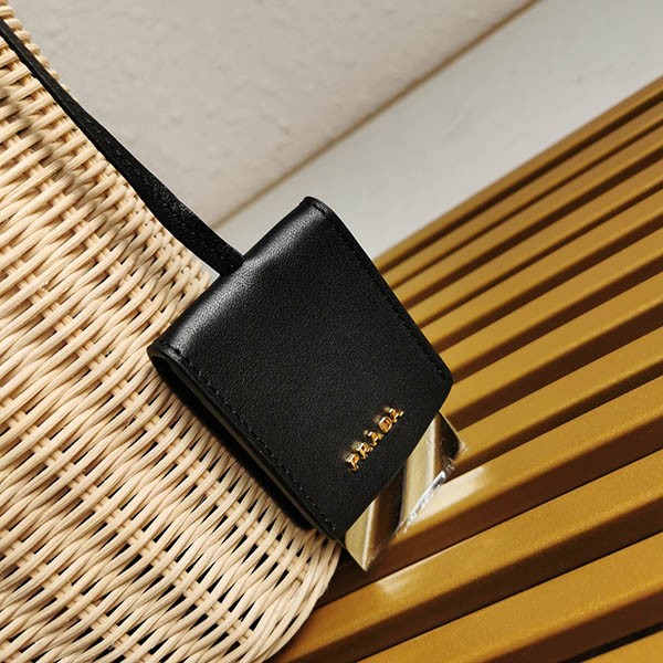 日本未入荷☆防犯面も安心のファスナー付 ミニかごバック コピー☆プラダ 2色 pui79618100%安全に到着