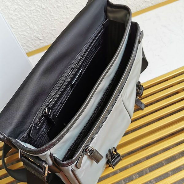 お洒落 プラダ ショルダーバッグ コピー Re-Nylon クロスボディ puj95021最高級