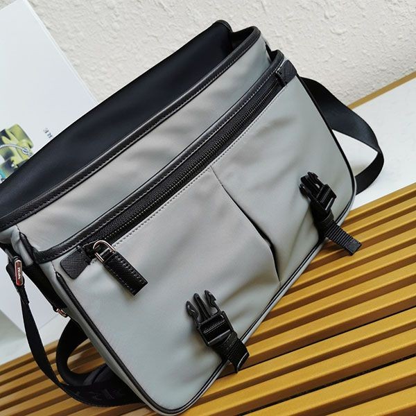 お洒落 プラダ ショルダーバッグ コピー Re-Nylon クロスボディ puj95021代引きを販売