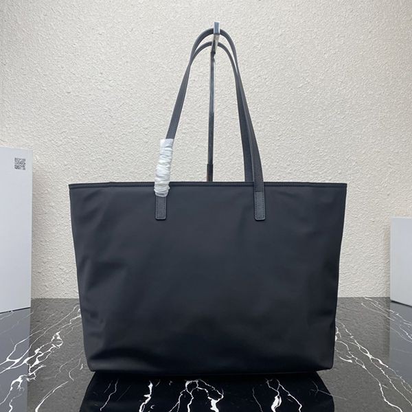 希少プラダ Re-Nylon トートバッグ コピー レザー ロゴ pum25160通販