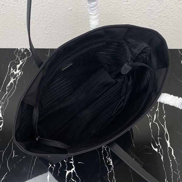 希少プラダ Re-Nylon トートバッグ コピー レザー ロゴ pum25160人気