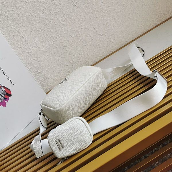希少 プラダ*レザー ショルダーバック 偽物ミニポーチ付き pum45491激安送料無料