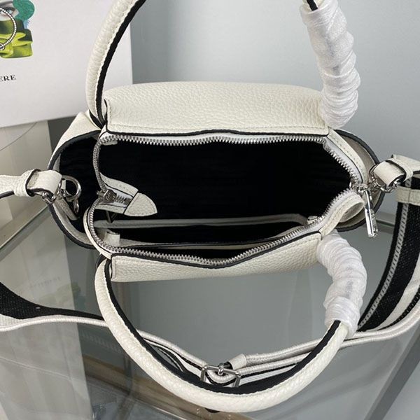 世界中で大人気♪プラダ スモール レザー ハンドバッグ 偽物 pum78725100%安全に到着