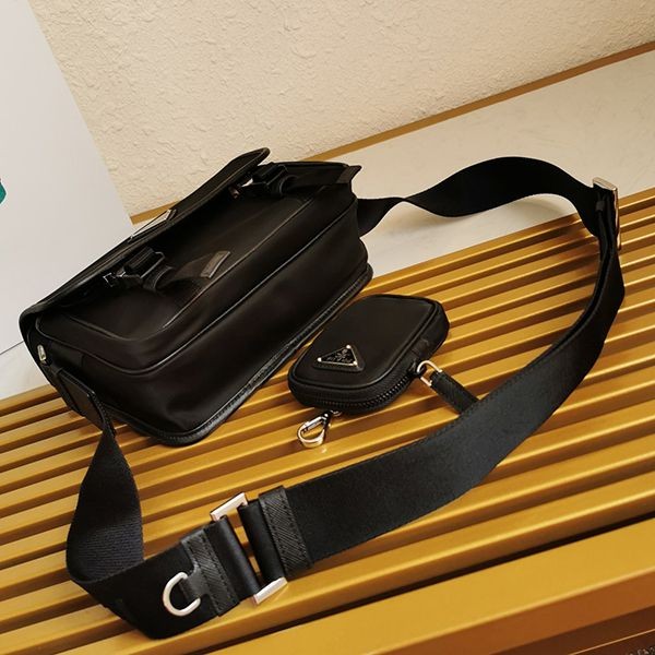 高品質プラダ Re-Nylon x サフィアーノレザー ショルダーバッグ 偽物 pun61743激安送料無料