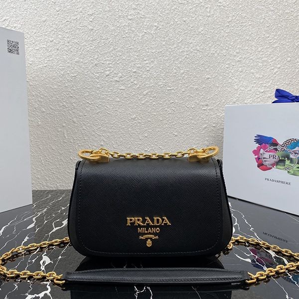 追跡付き 安いプラダ  サフィアーノレザー ショルダーバッグ コピー puo73540