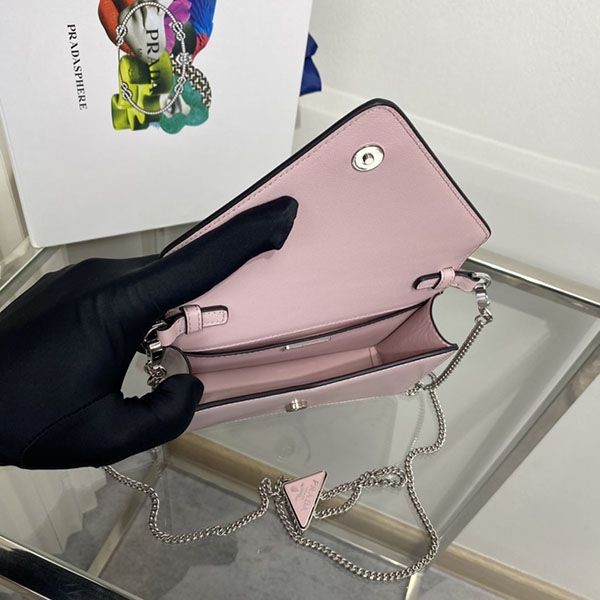 21-22AW プラダ ブラッシュドレザーショルダーバッグ コピー ビッグロゴ チェーン pup41758代引きを販売