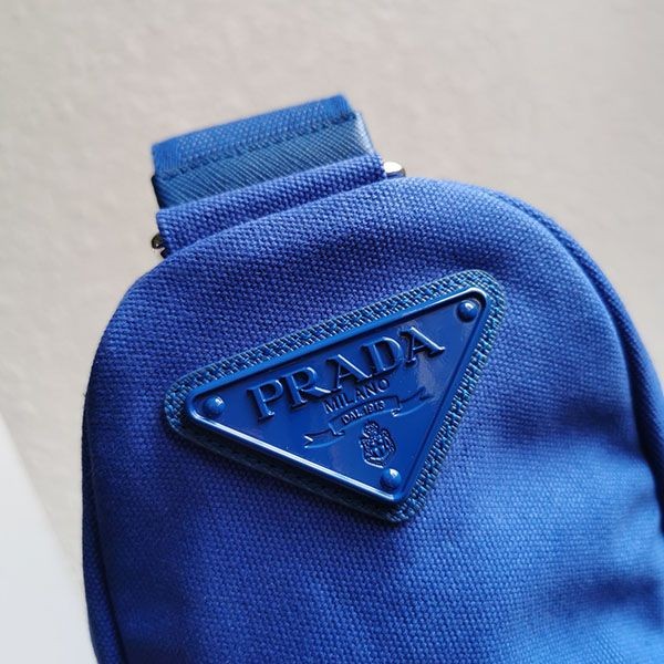 21-22AW プラダ トライアングル キャンバスバッグ 偽物 puq32331代引きを販売