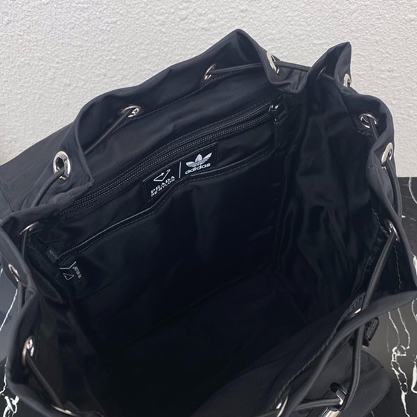 《大人気》プラダ アディダス コピー Re-Nylon バックパック puu71574N級品