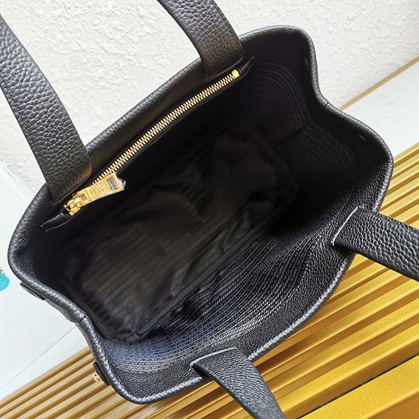 可愛いプラダ スーパーコピー ミディアム レザー ロゴ トートバッグ 1BG384 puu92869最高級