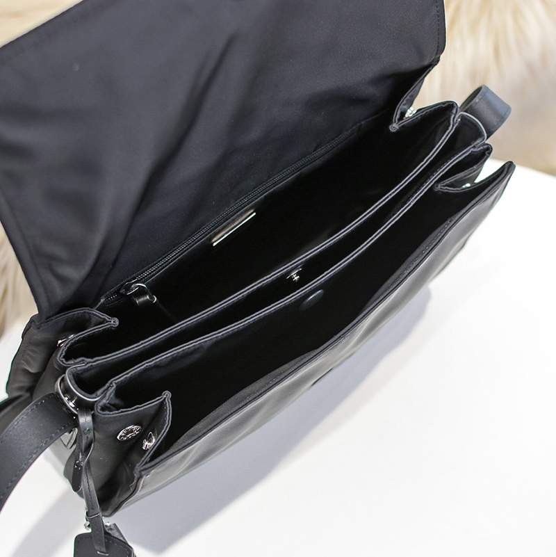 人気 プラダ新作★ ナイロン ショルダーバック コピー puy81083N級品