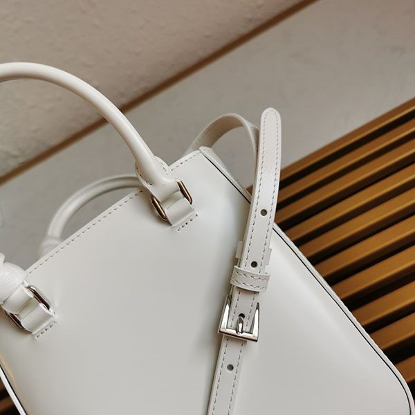 目を惹くカラー【プラダ】スモール ブラッシュドレザー トートバッグ 偽物 puz43717N級品