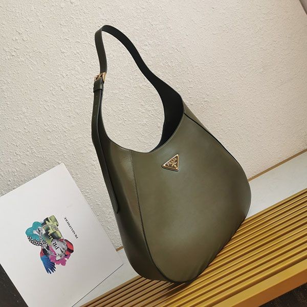 プラダトライアングルロゴ レザー ショルダーバッグ コピー puz84545通販