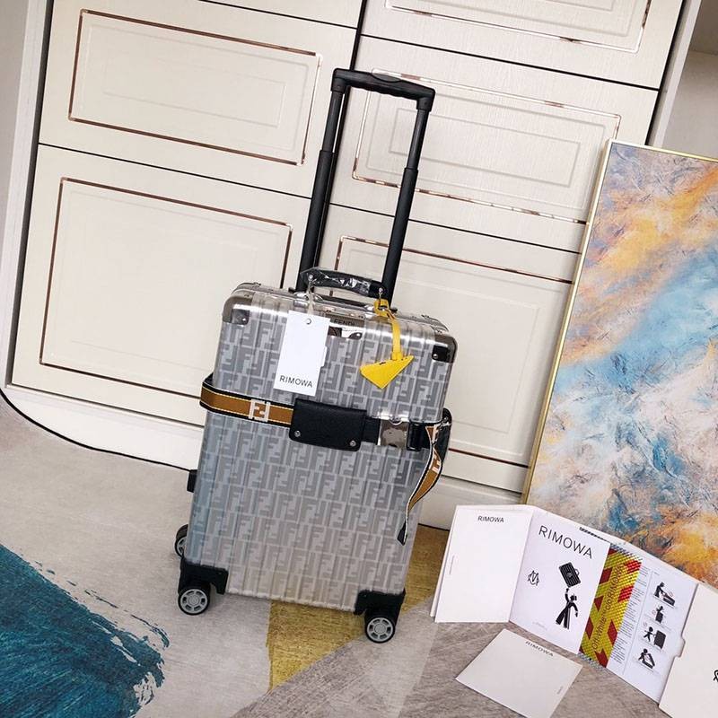 日本未入荷フェンディ リモワ コピー コラボスーツケース ria19379通販