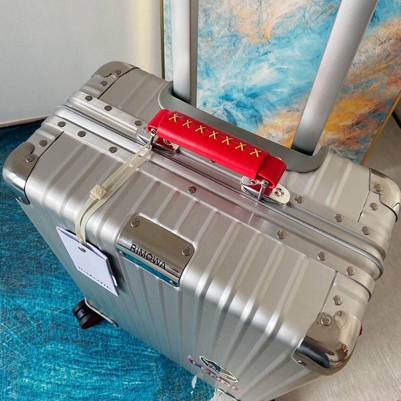 世界中で大人気♪フェンディ×リモワ スーツケース ブランドスーパーコピー rie81915代引きを販売