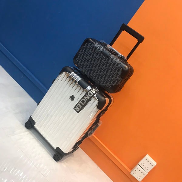 大人気！モンクレール リモワ◆Reflection スーツケース ブランドコピー rig66094激安送料無料