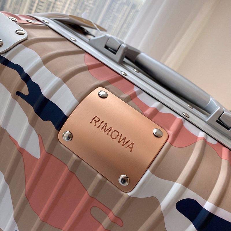 リモワ コピー キャビン55cmカモフラージュプリントアルミスーツケース rii09055人気